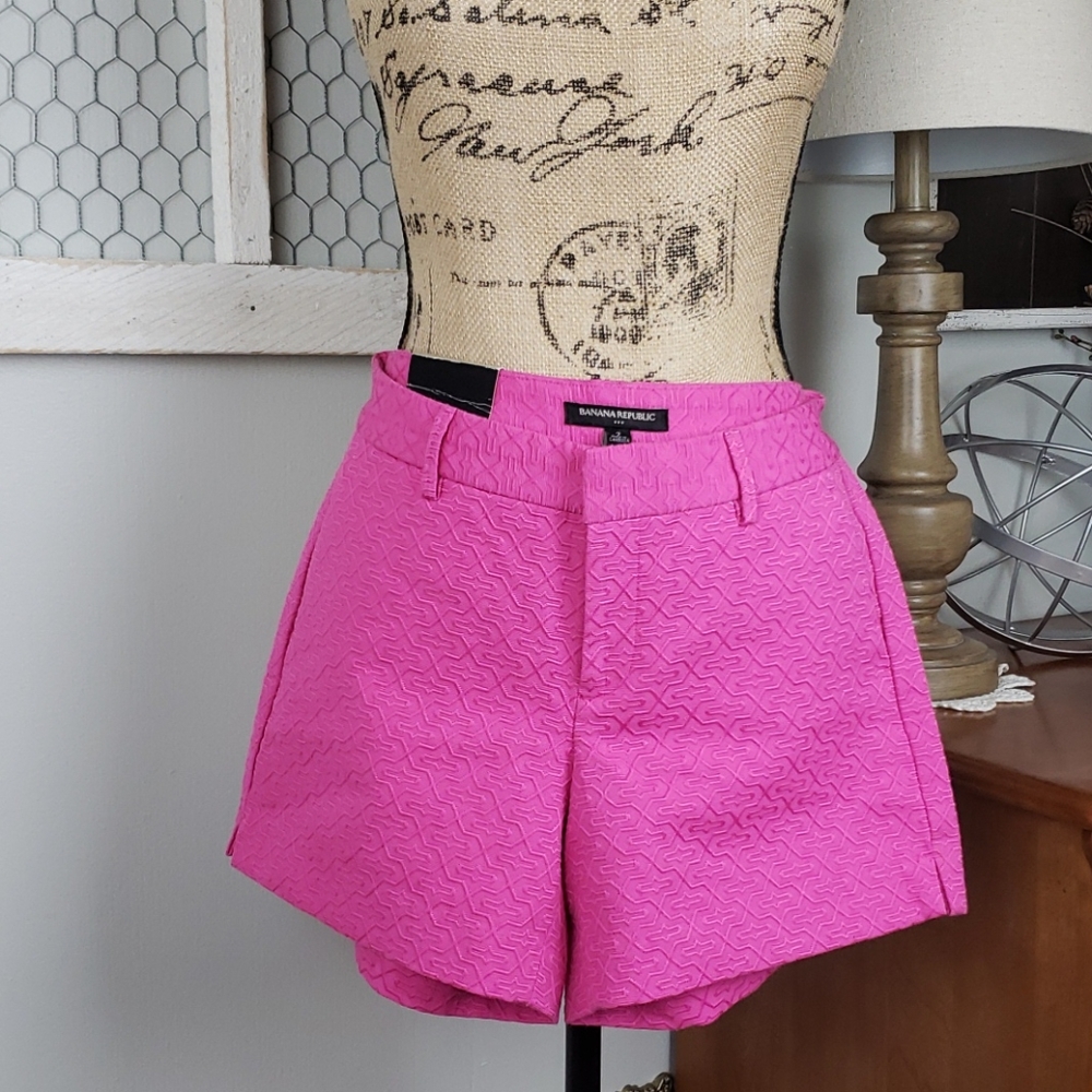 NWT!!! Banana Republic pink shorts size 2 NWT!!!